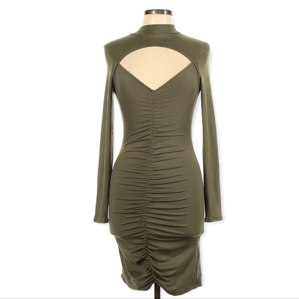 Popular 21 Plunging‎ Ruched Dress Size Large